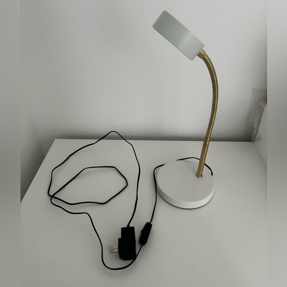 10” White and gold desk lamp - Picture 1 of 3